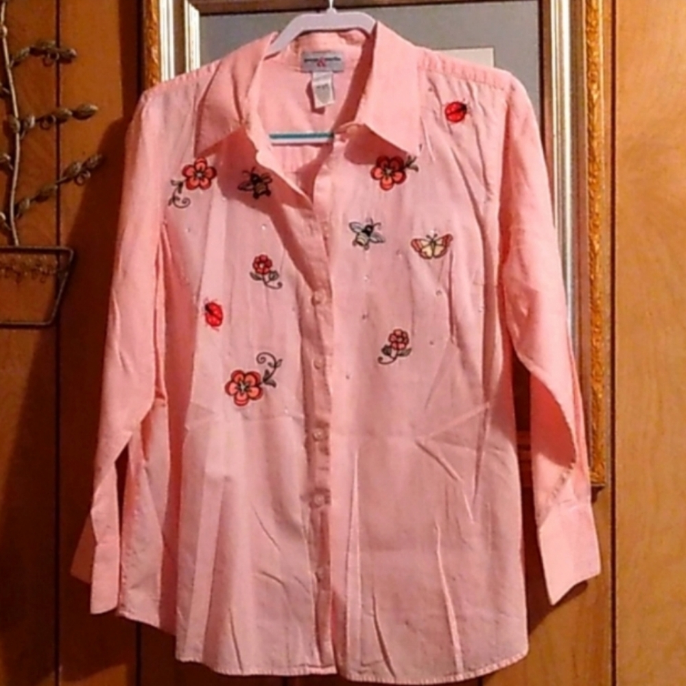 Pink Floral Embroidered Floral/bee Shirt